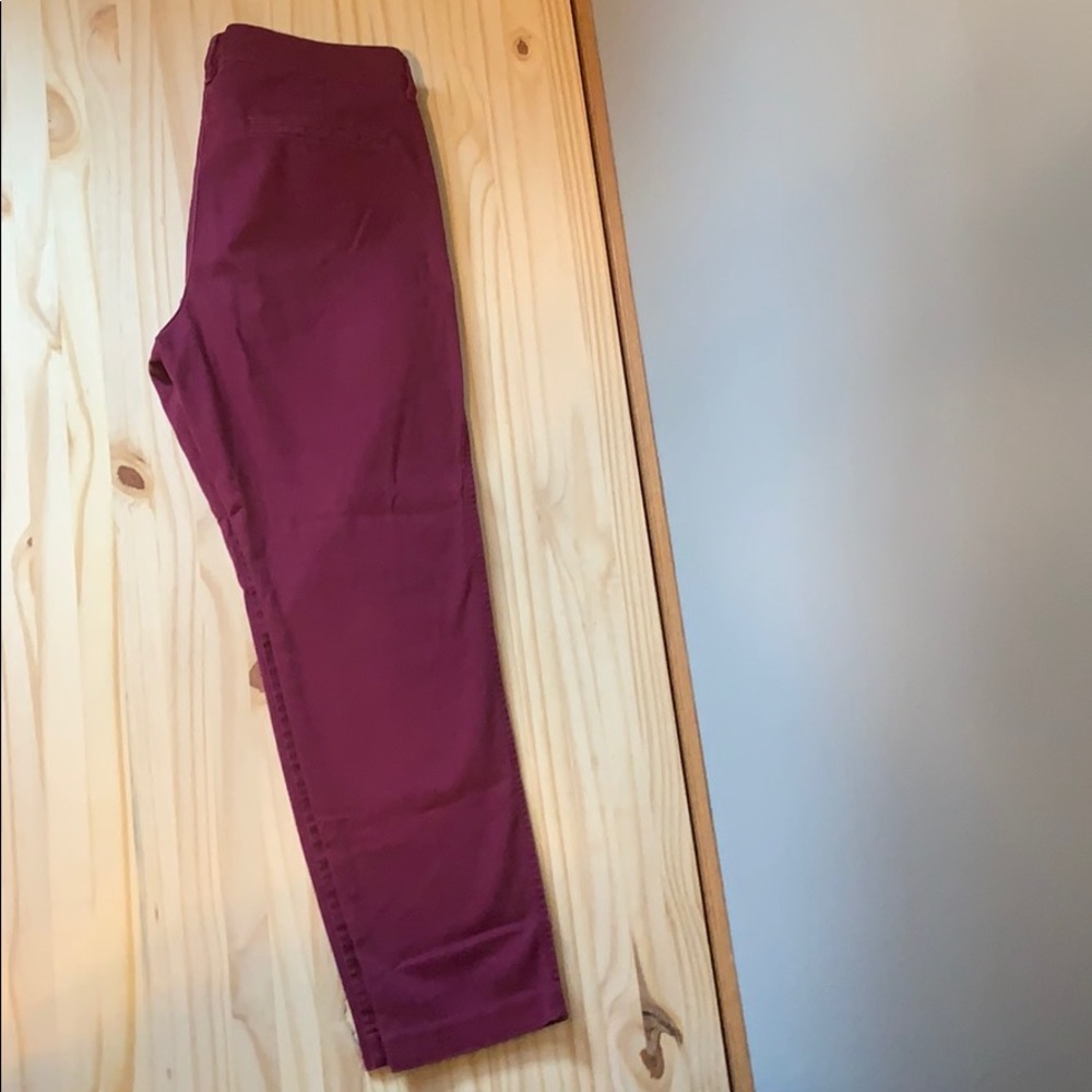Burgundy Old Navy pixie capris sz 10